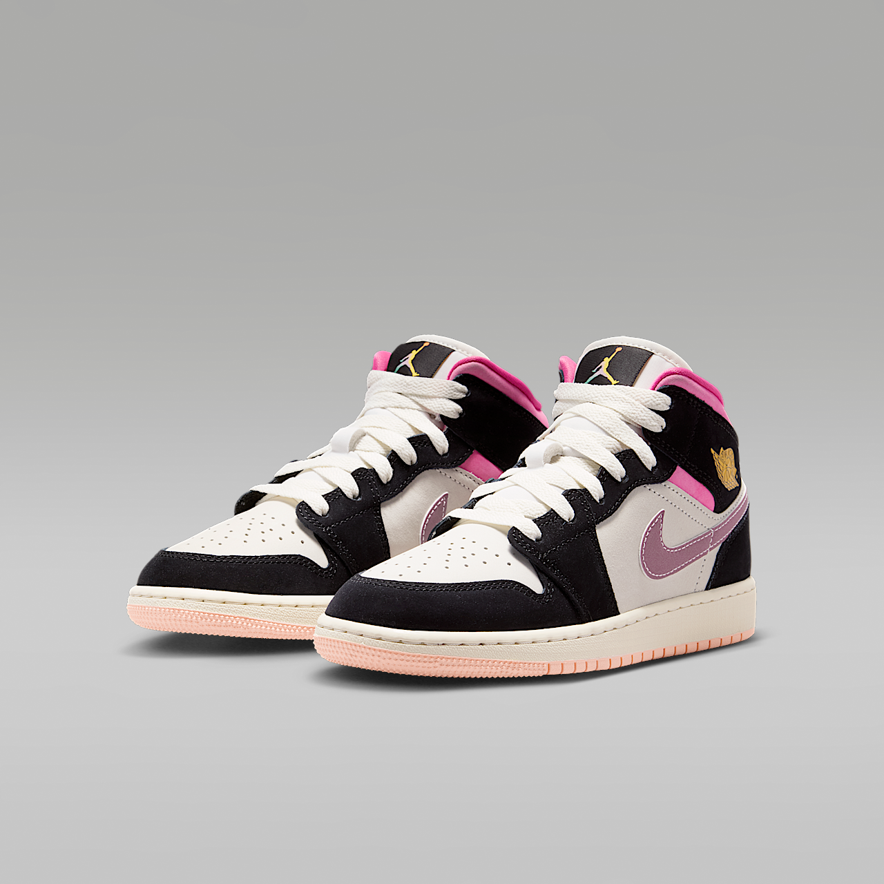 Nike Air Jordan sneaker Zwart/Sail/Pinksicle/University Gold