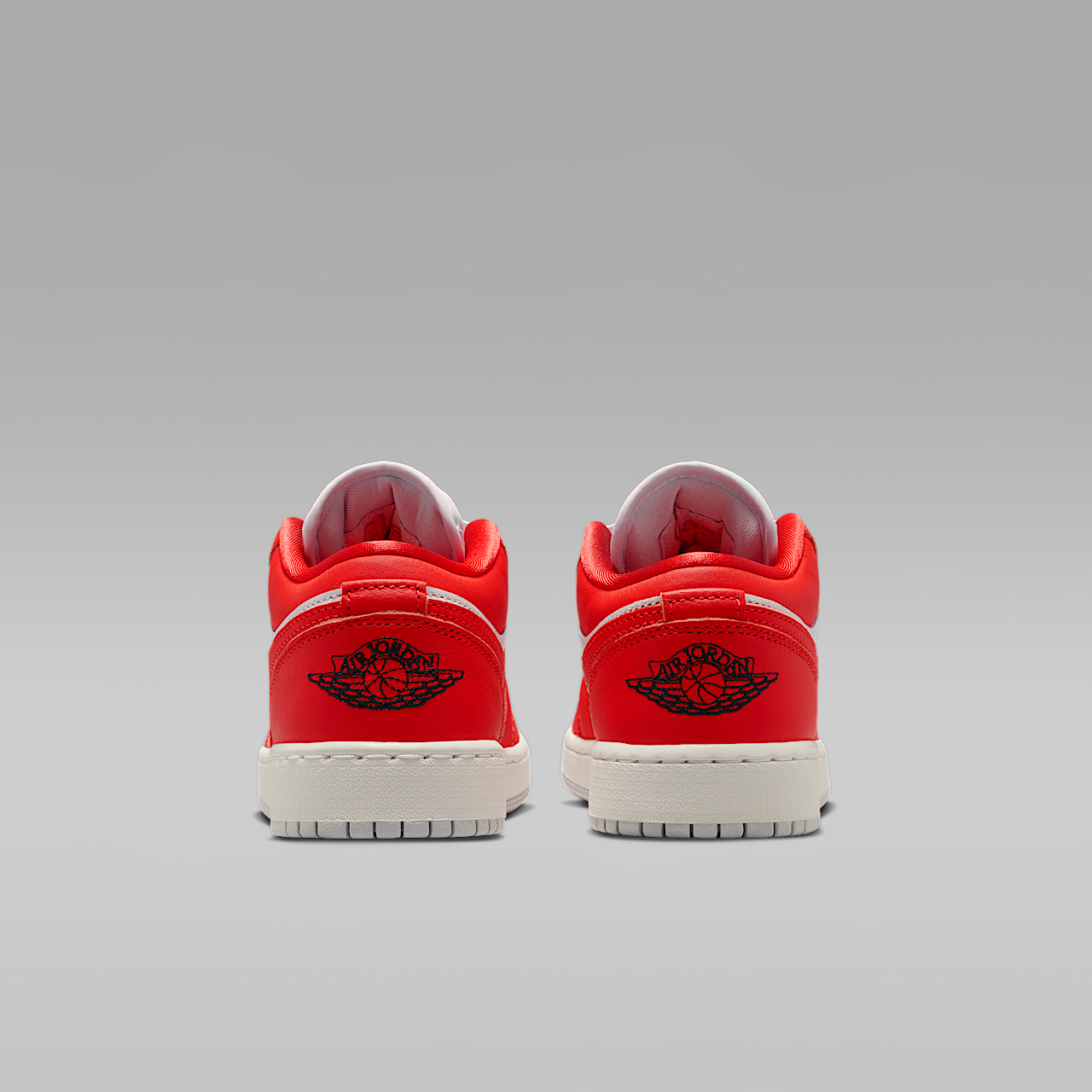 Nike Air Jordan sneaker Pure Platinum/Summit White/Zwart/Chile Red