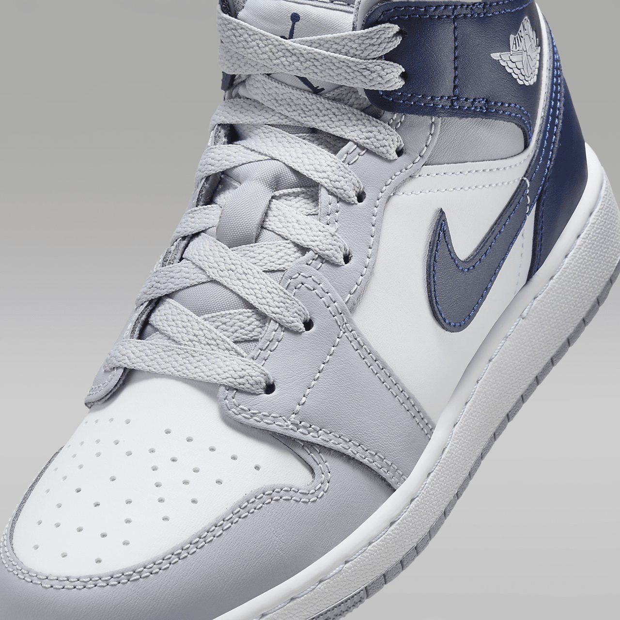 Nike Air Jordan 1 Mid sneaker Wit/Wolf Grey/Midnight Navy