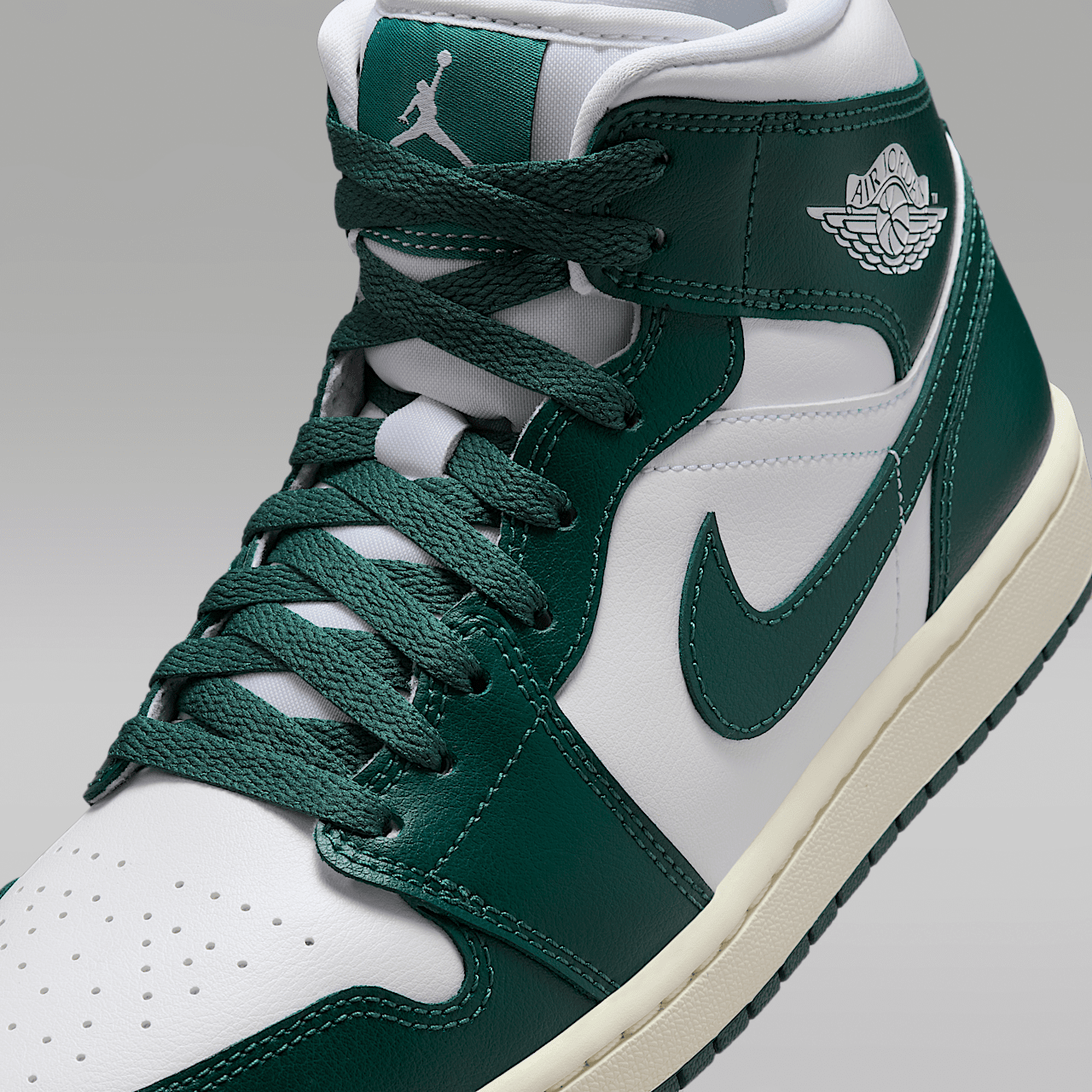 Nike Air Jordan 1 Mid sneaker Wit/Sail/Oxidized Green