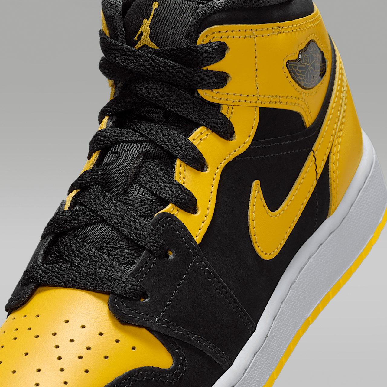 Nike Air Jordan sneaker Zwart/Wit/Varsity Maize