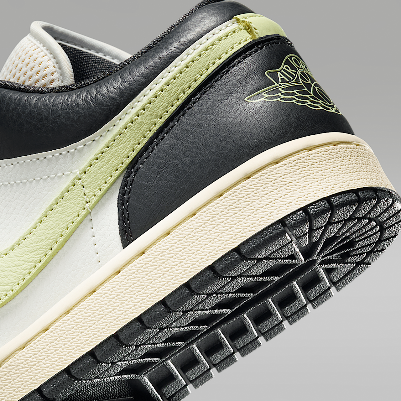 Nike Air Jordan sneaker Anthracite/Sail/Luminous Green