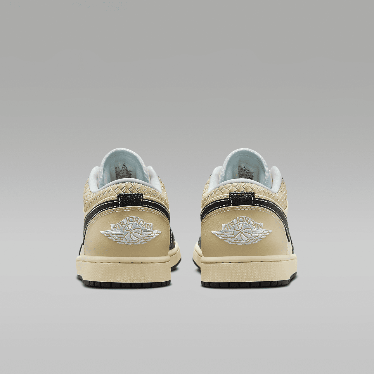 Nike Air Jordan 1 Low sneaker Coconut Milk/Muslin/Team Gold/Zwart