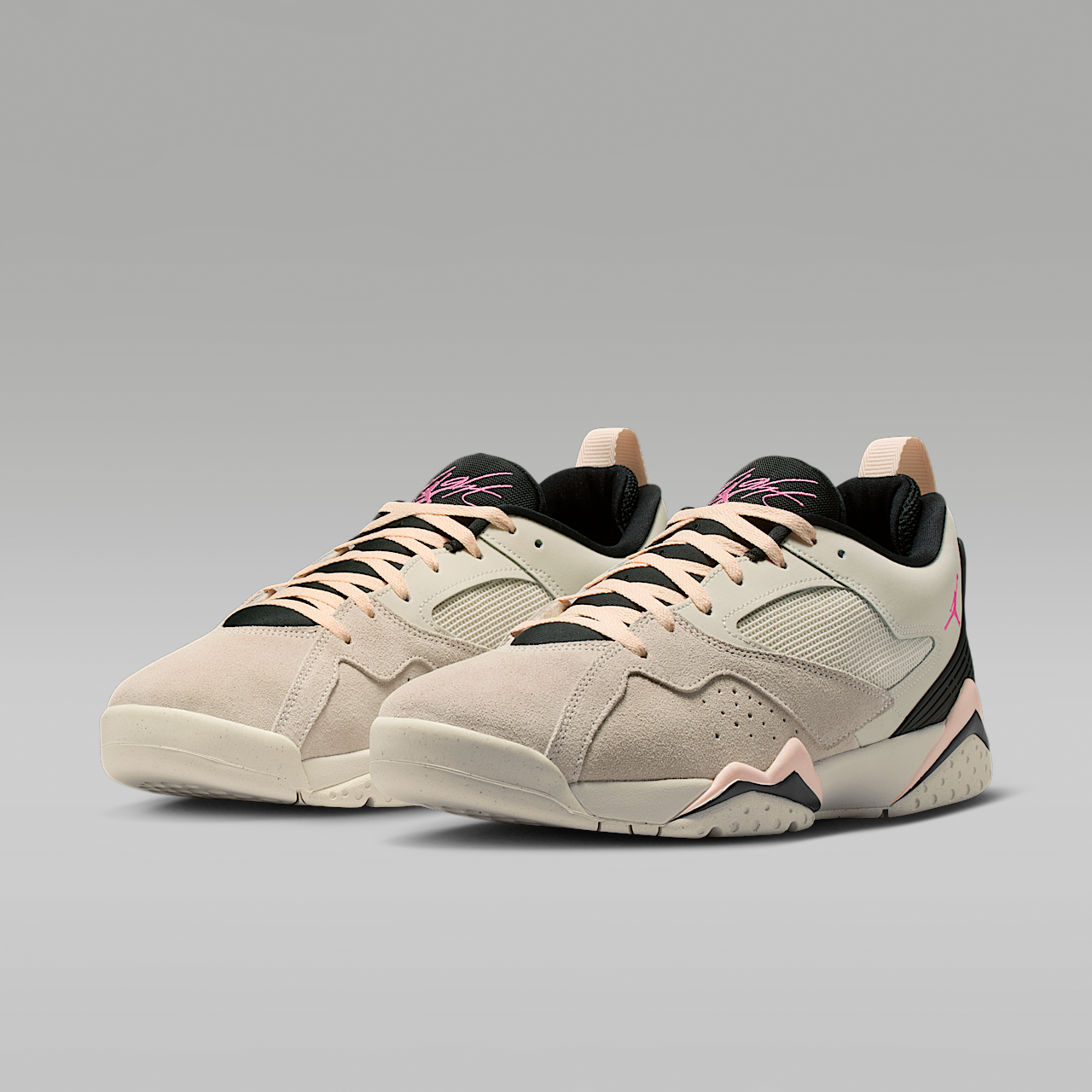 Nike Air Jordan sneaker Pale Ivory/Zwart/Crimson Tint/Pinksicle