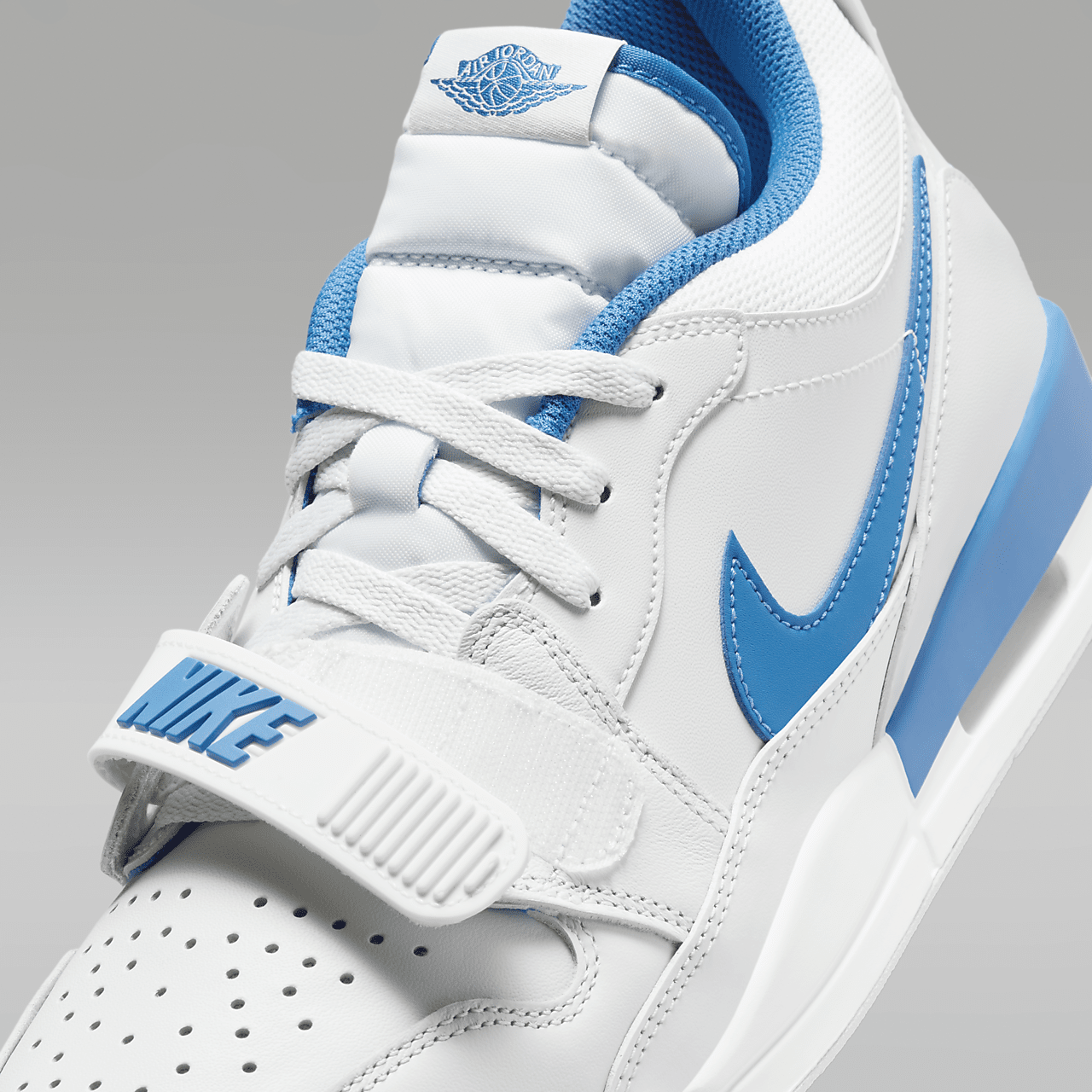 Nike Air Jordan Legacy sneaker Off White/Neutral Grey/Off White/Military Blue