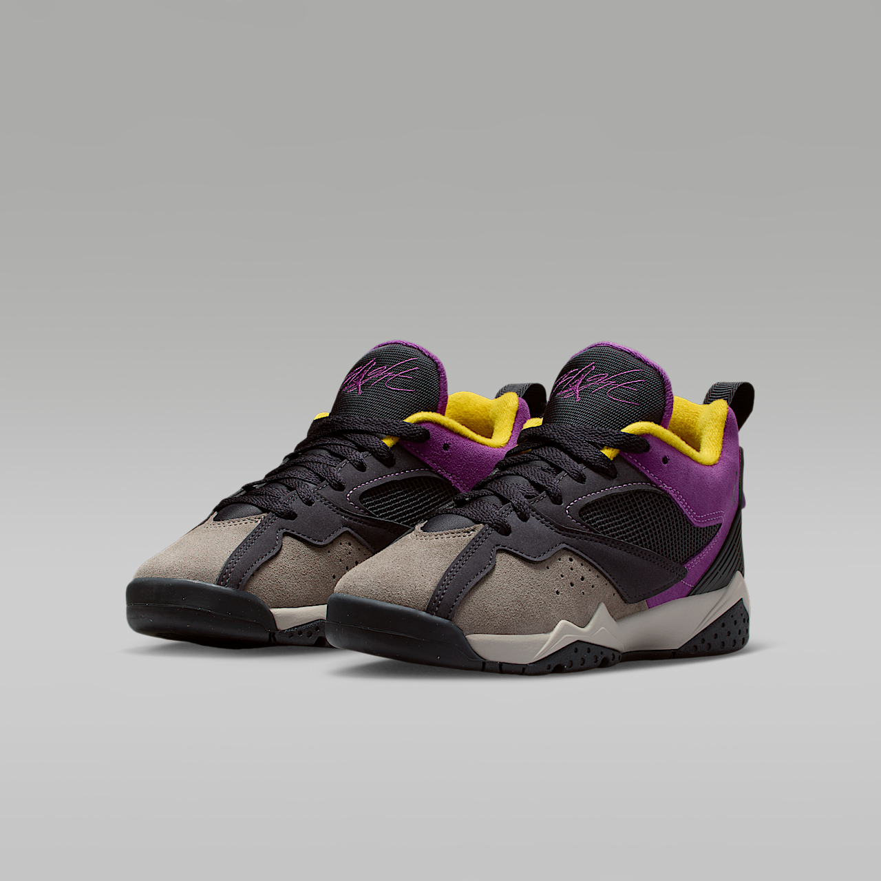Nike Air Jordan sneaker Oil Grey/Cave Stone/Dark Sulfur/Viotech