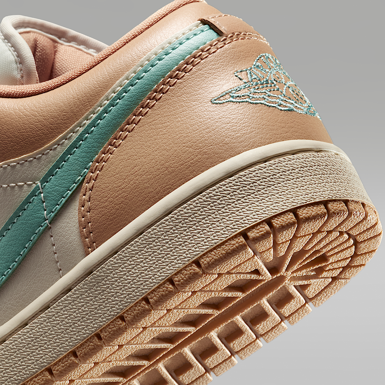 Nike Air Jordan 1 Low sneaker Light Orewood Brown/Hemp/Cannon