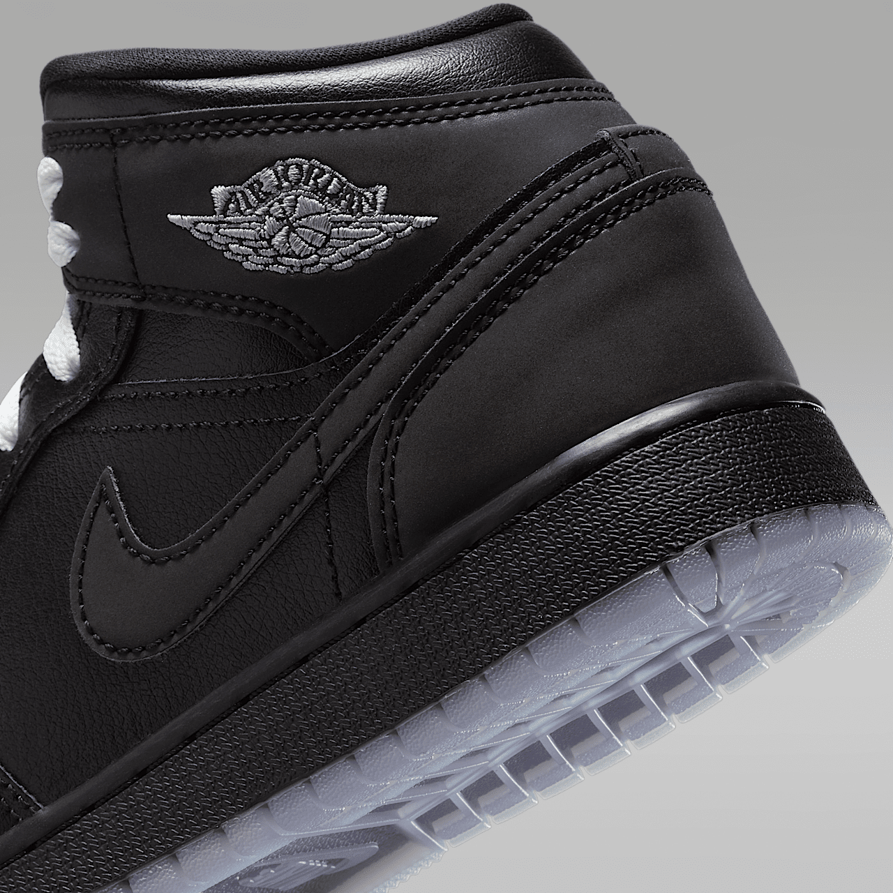 Nike Air Jordan 1 Mid sneaker Zwart/Wit/Wolf Grey/Zwart