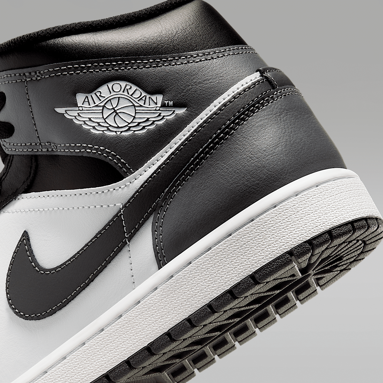 Nike Air Jordan 1 Mid sneaker Zwart/Wit/Iron Grey