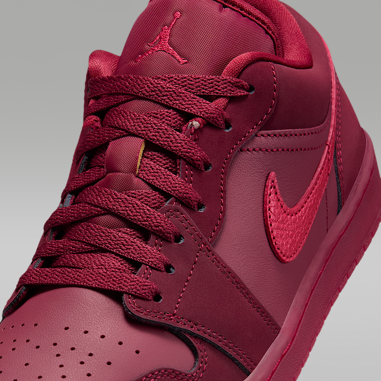 Nike Air Jordan sneaker Team Red/Sierra Red