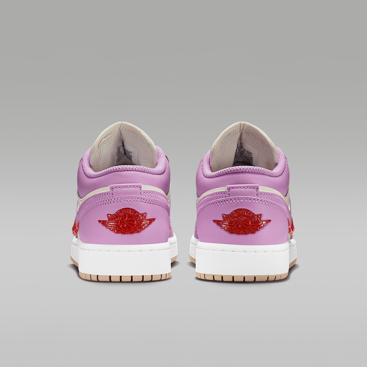 Nike Air Jordan sneaker Rush Fuchsia/Pale Ivory/Desert/Fusion Red