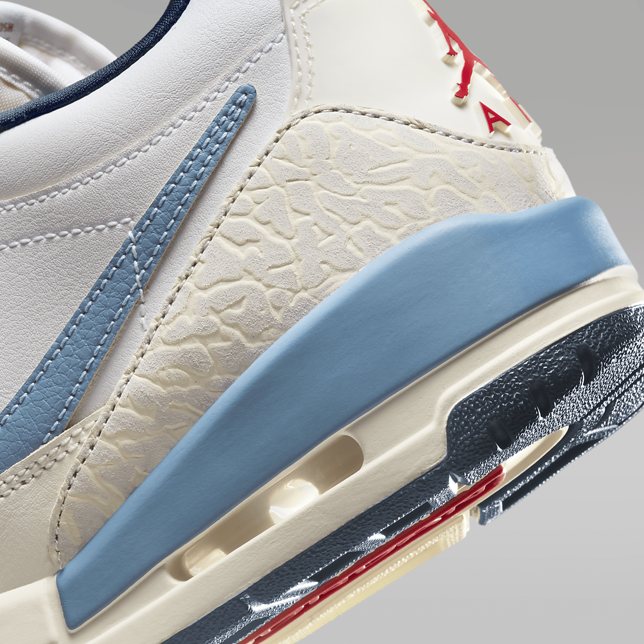 Nike Air Jordan Legacy sneaker Wit/Sail/Armory Navy/Aegean Storm