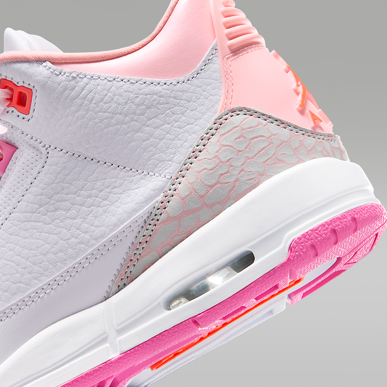 Nike Air Jordan sneaker Pearl Pink/Pink Bloom/Pink Glow/Hyper Orange