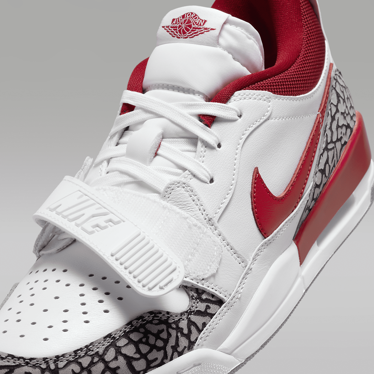 Nike Air Jordan Legacy sneaker Wit/Cement Grey/Zwart/Gym Red