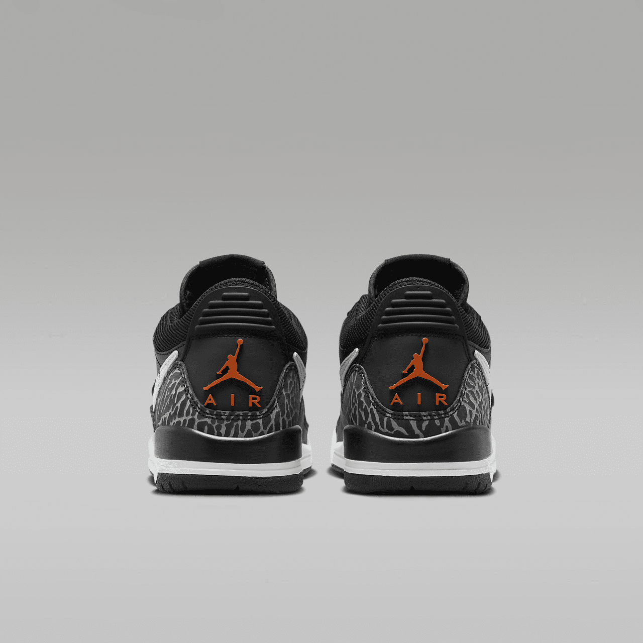 Nike Air Jordan Legacy sneaker Zwart/Wolf Grey/Safety Orange/Wit