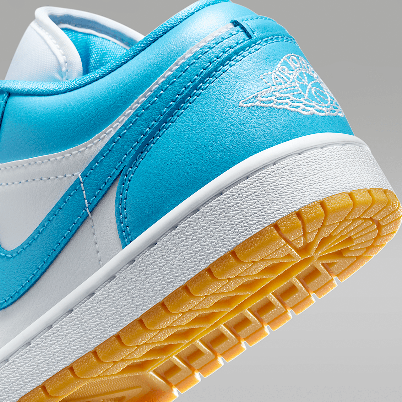 Nike Air Jordan 1 Low sneaker Wit/Gum Light Brown/Dark Powder Blue