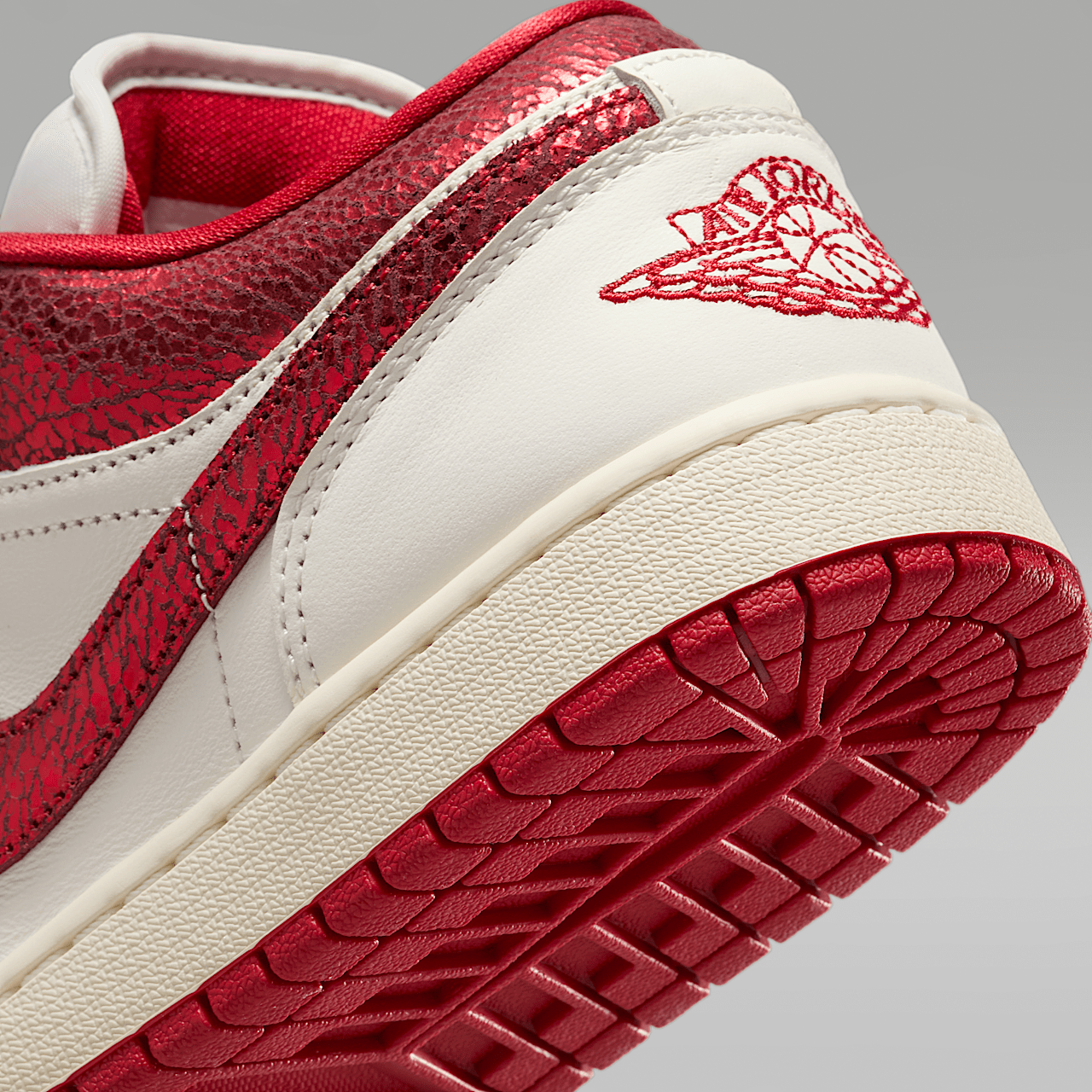 Nike Air Jordan sneaker Sail/Team Red/Varsity Red