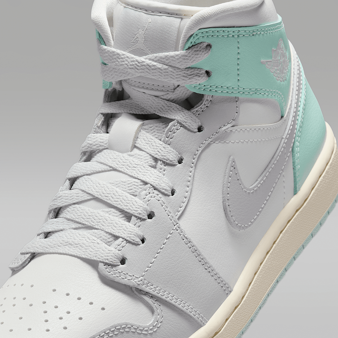 Nike Air Jordan 1 Mid sneaker Sail/Igloo/Coconut Milk/Neutral Grey