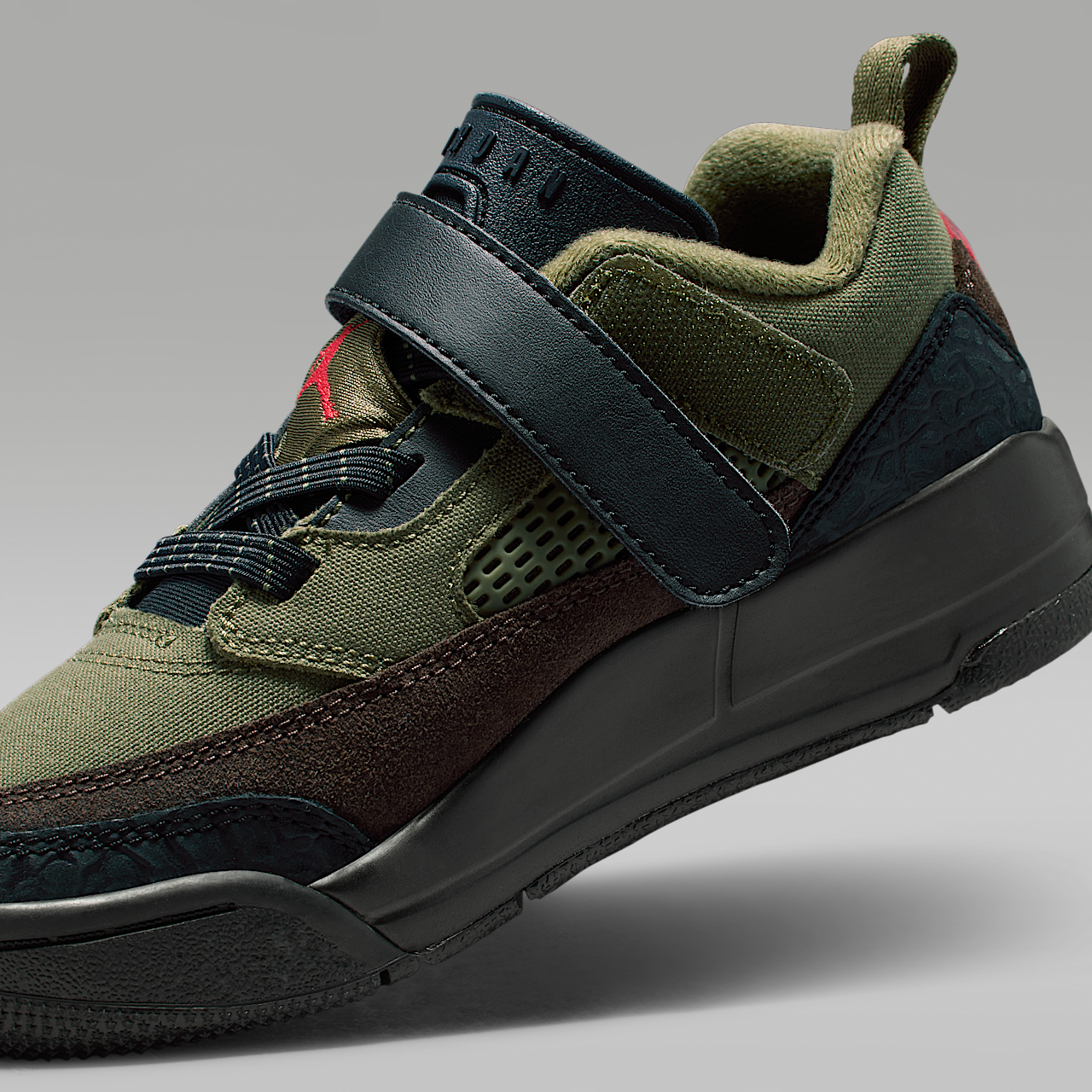 Nike Jordan Spizike Low sneaker Medium Olive/Zwart/Baroque Brown/University Red