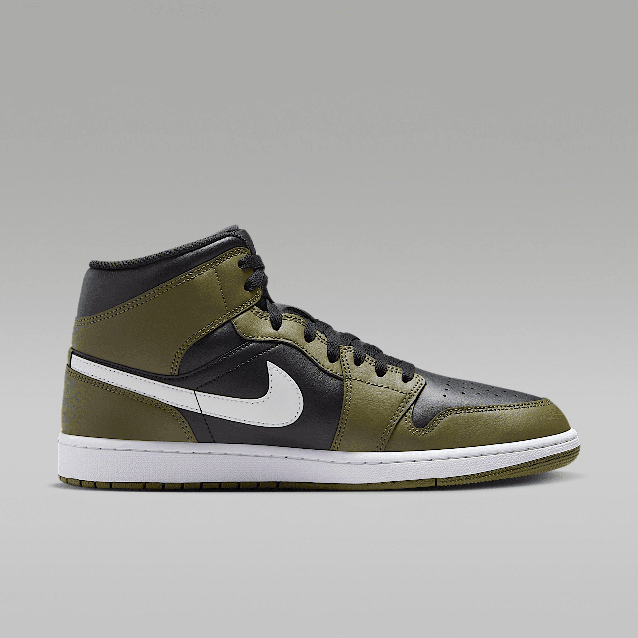 Nike Air Jordan 1 Mid sneaker Zwart/Medium Olive/Sail/Wit