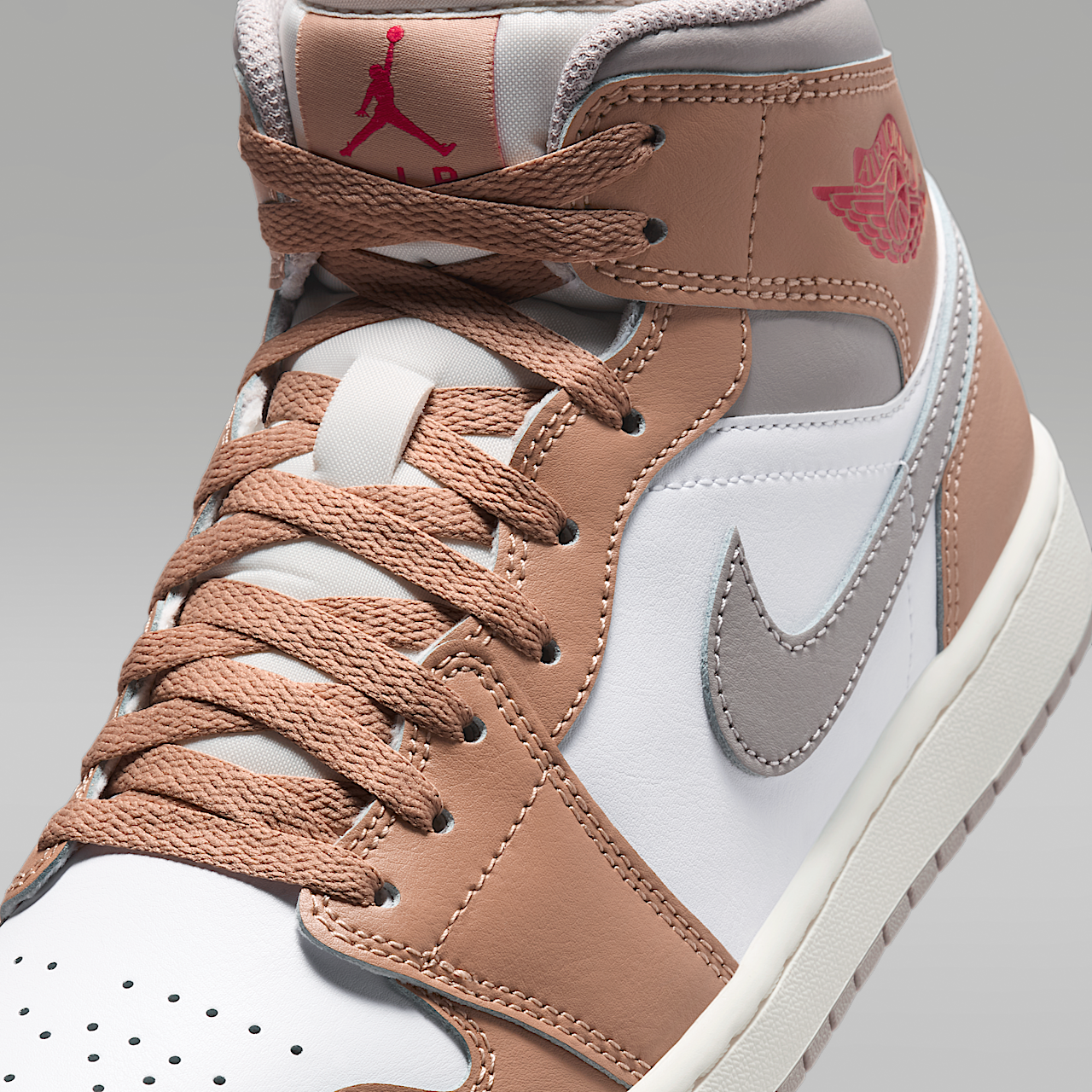 Nike Air Jordan 1 Mid sneaker Hemp/Wit/College Grey/Fire Red