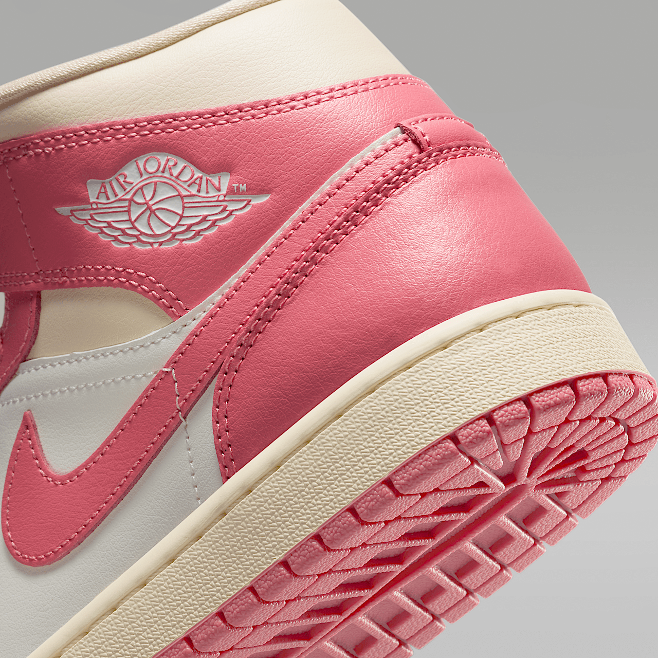 Nike Air Jordan 1 Mid sneaker Sail/Guava Ice/Muslin/Pink Salt