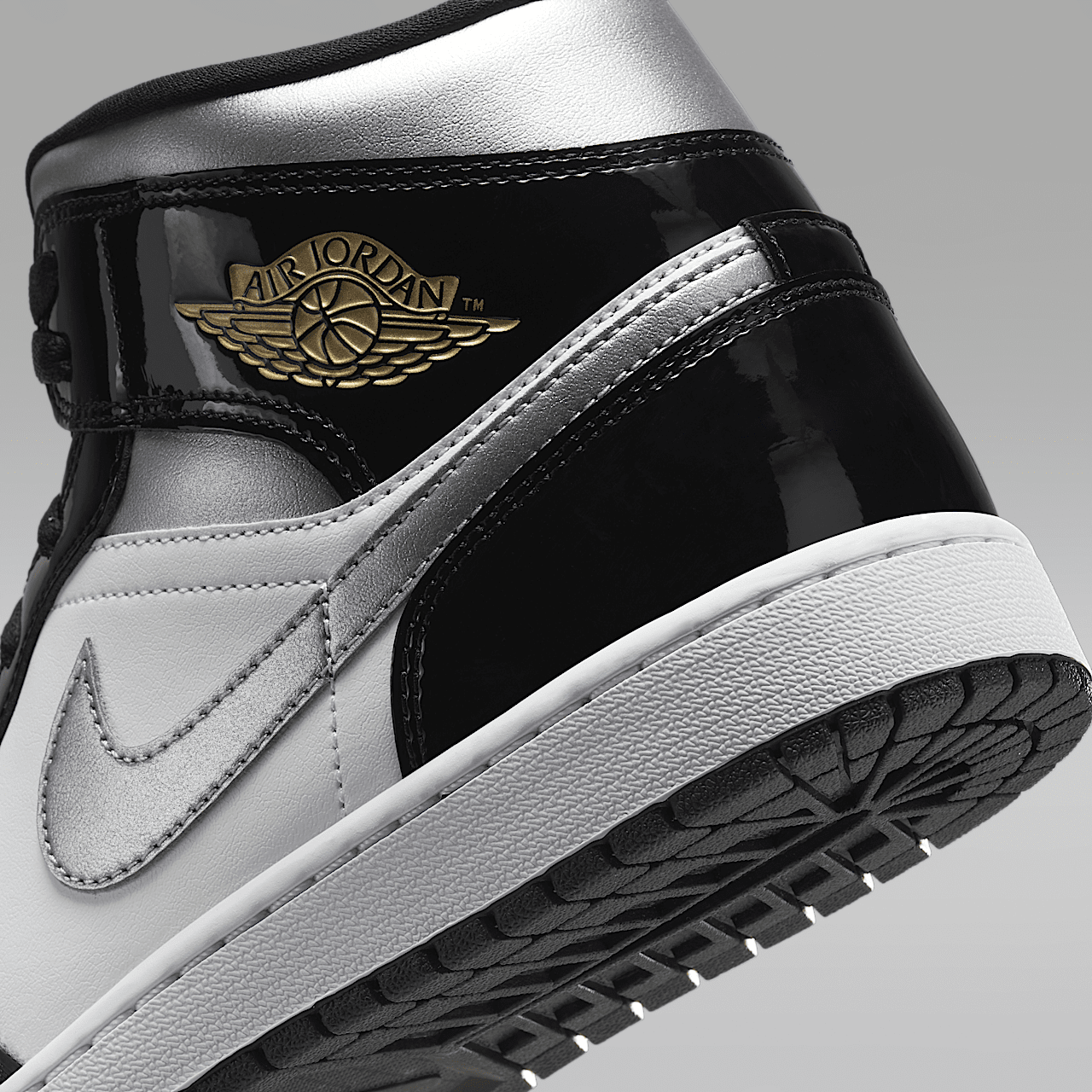 Nike Air Jordan 1 Mid sneaker Zwart/Wit/Metallic Gold/Metallic Silver