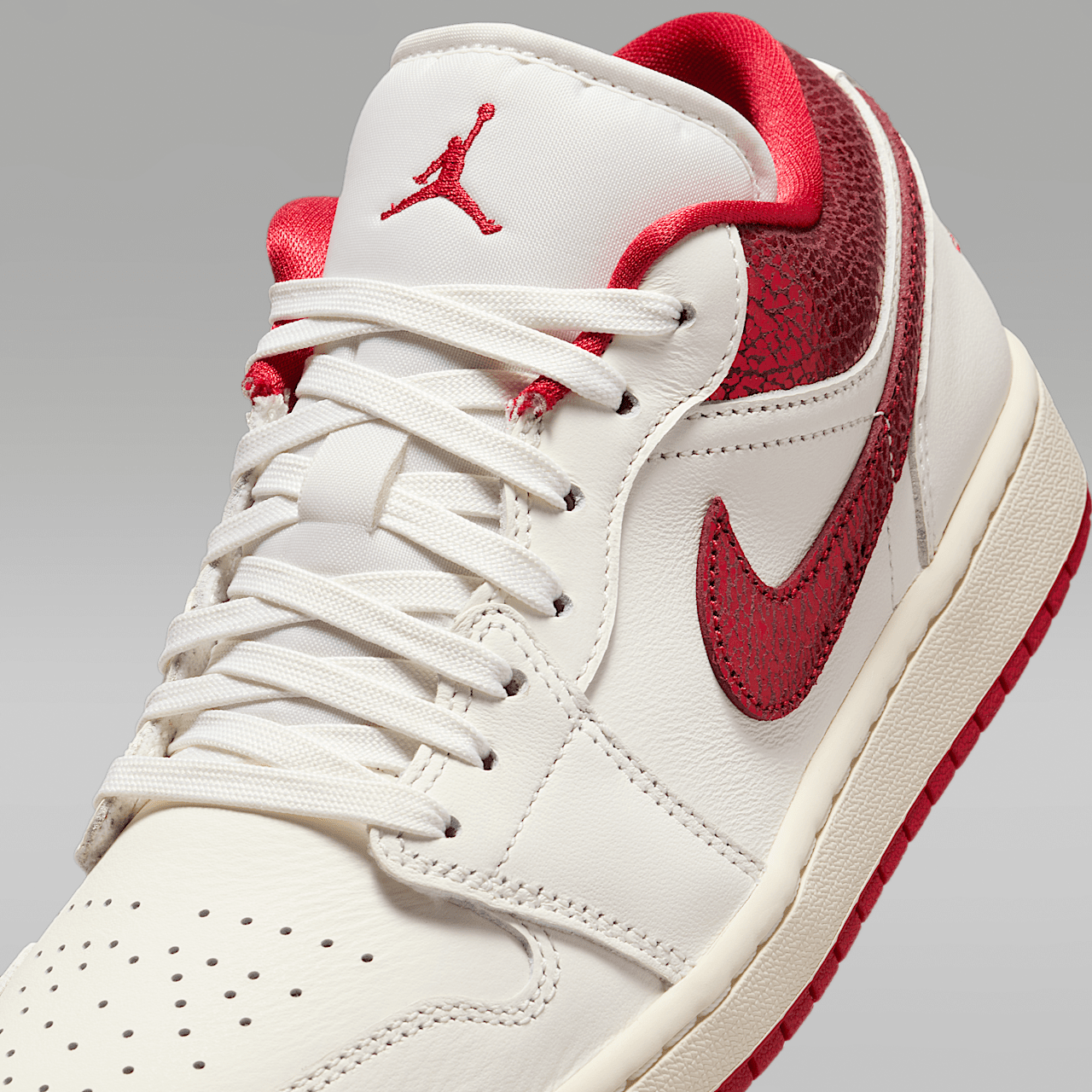 Nike Air Jordan sneaker Sail/Team Red/Varsity Red