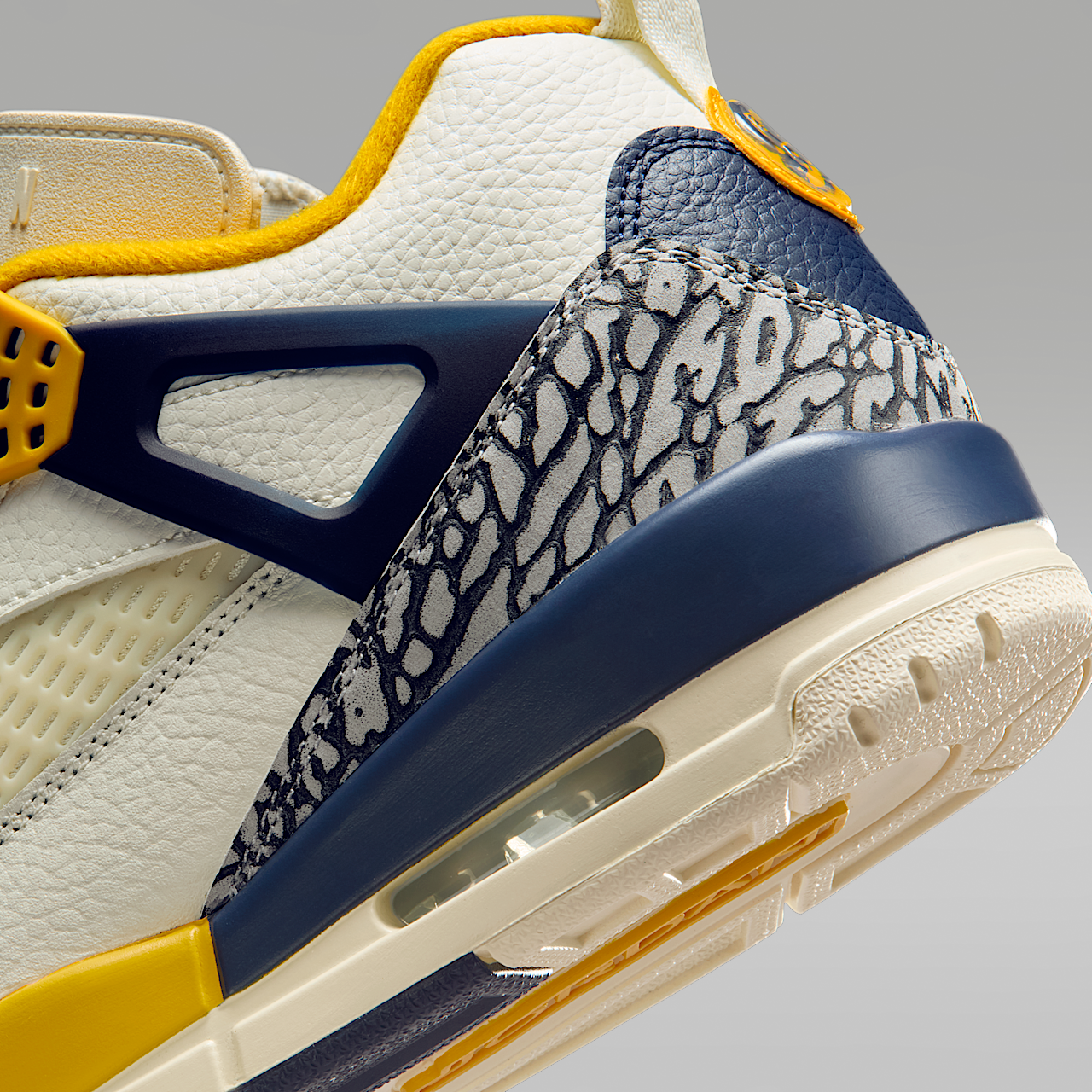 Nike Jordan Spizike Low sneaker Sail/Midnight Navy/Coconut Milk/University Gold
