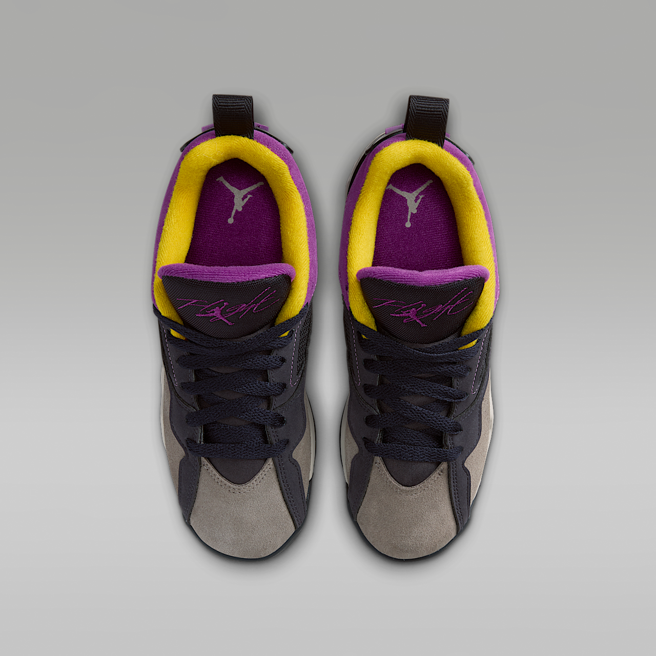 Nike Air Jordan sneaker Oil Grey/Cave Stone/Dark Sulfur/Viotech