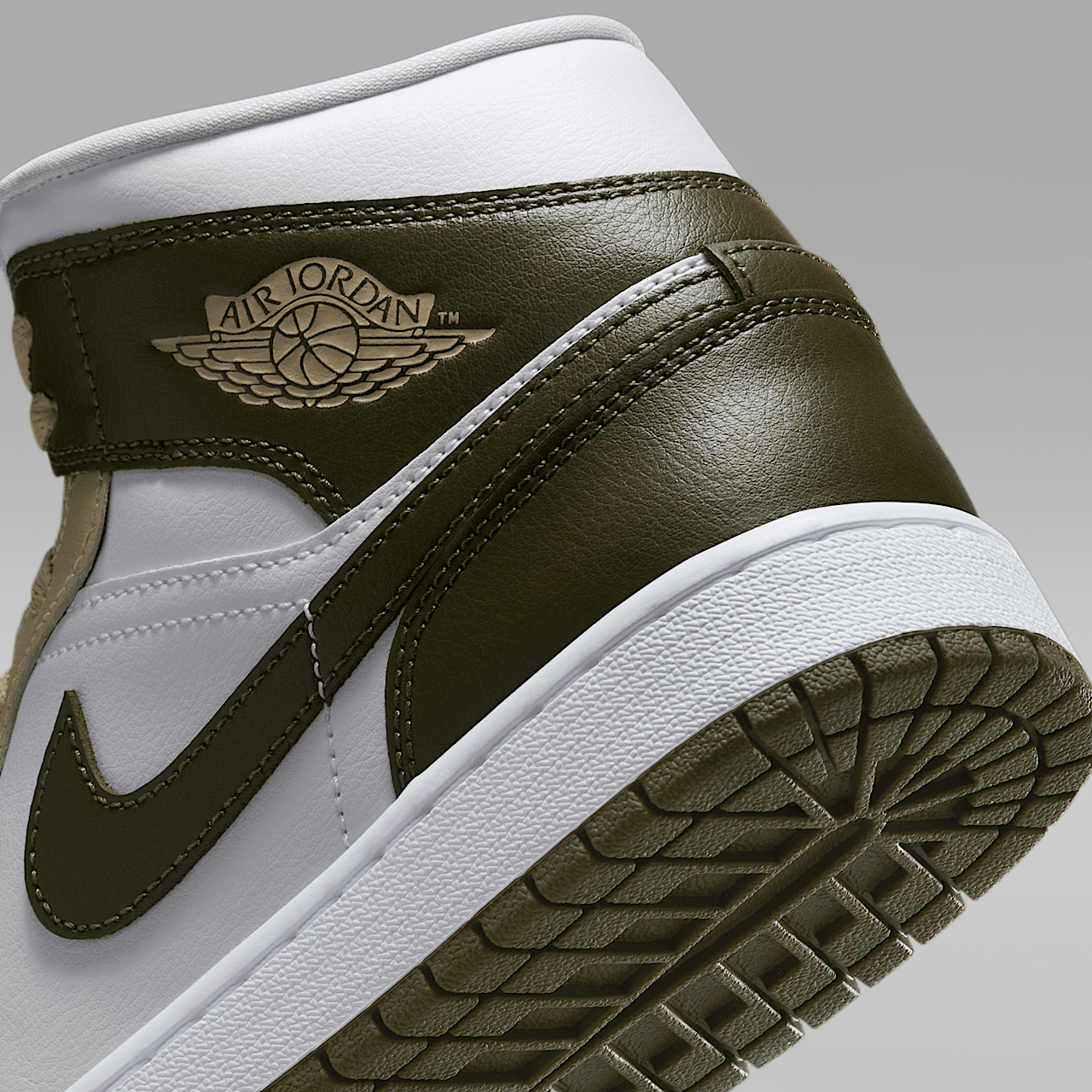 Nike Air Jordan 1 Mid sneaker Wit/Rattan/Medium Olive
