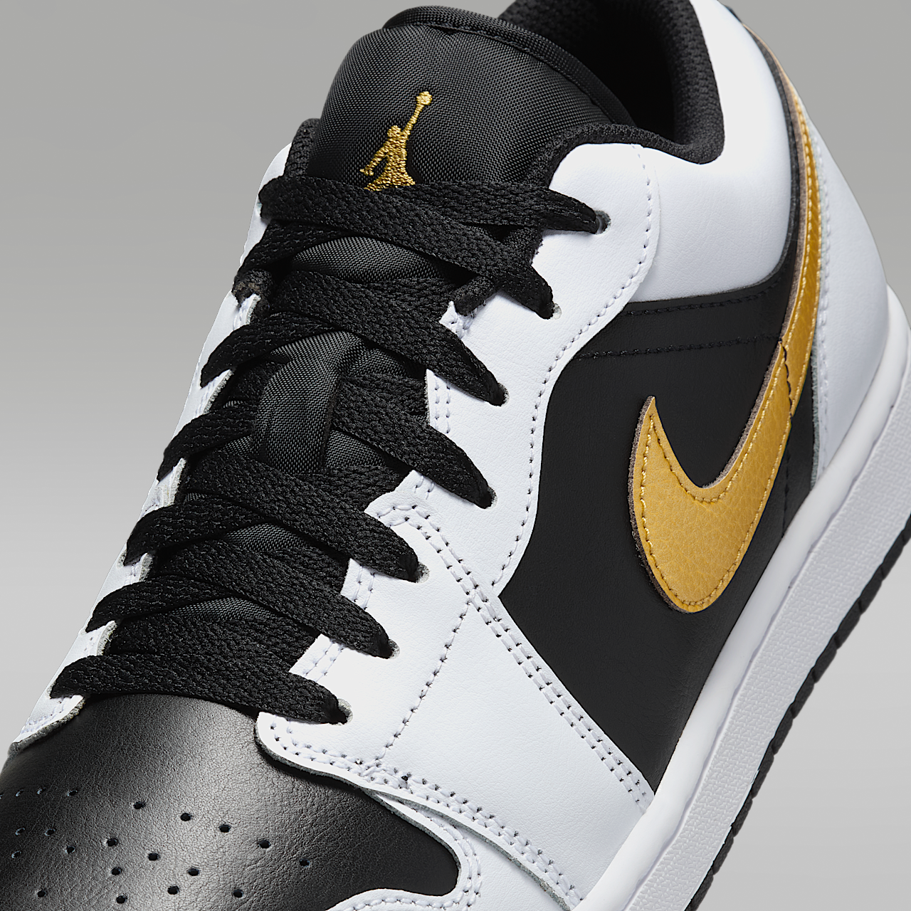 Nike Air Jordan 1 Low sneaker Wit/Zwart/Metallic Gold