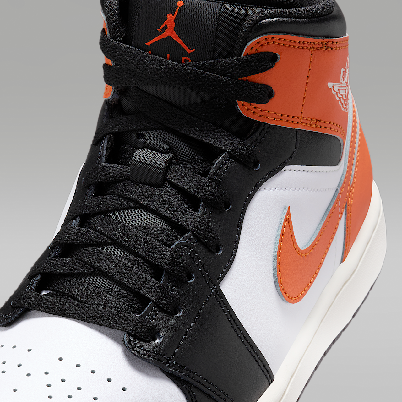 Nike Air Jordan 1 Mid sneaker Starfish/Wit/Sail/Zwart