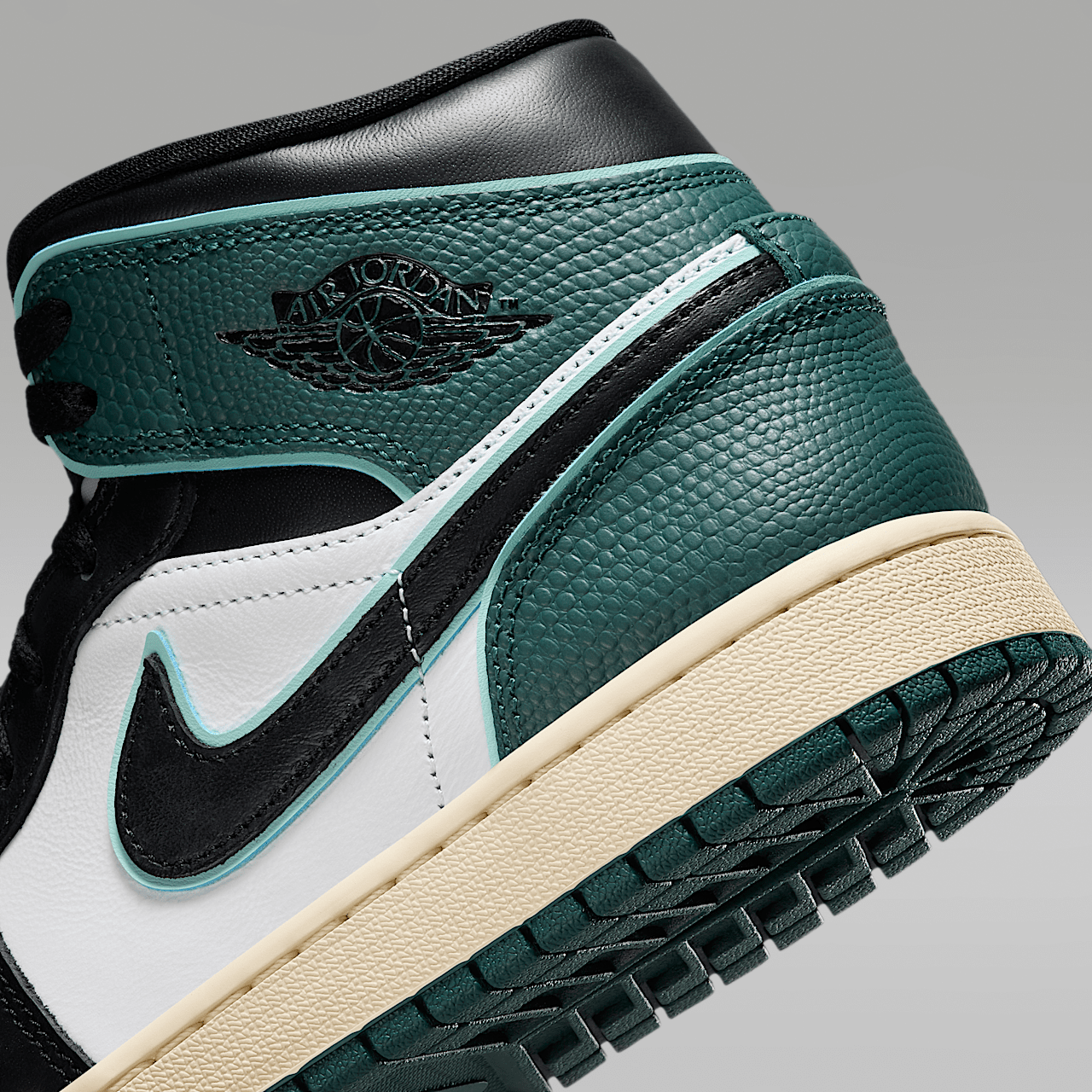 Nike Air Jordan 1 Mid sneaker Wit/Light Dew/Oxidized Green/Zwart