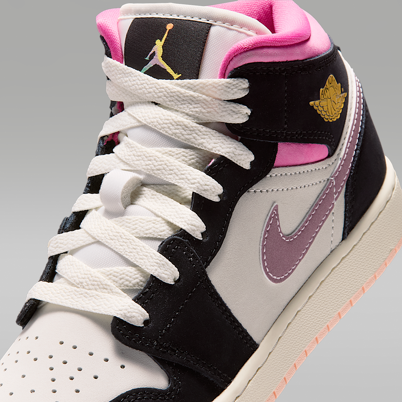 Nike Air Jordan sneaker Zwart/Sail/Pinksicle/University Gold