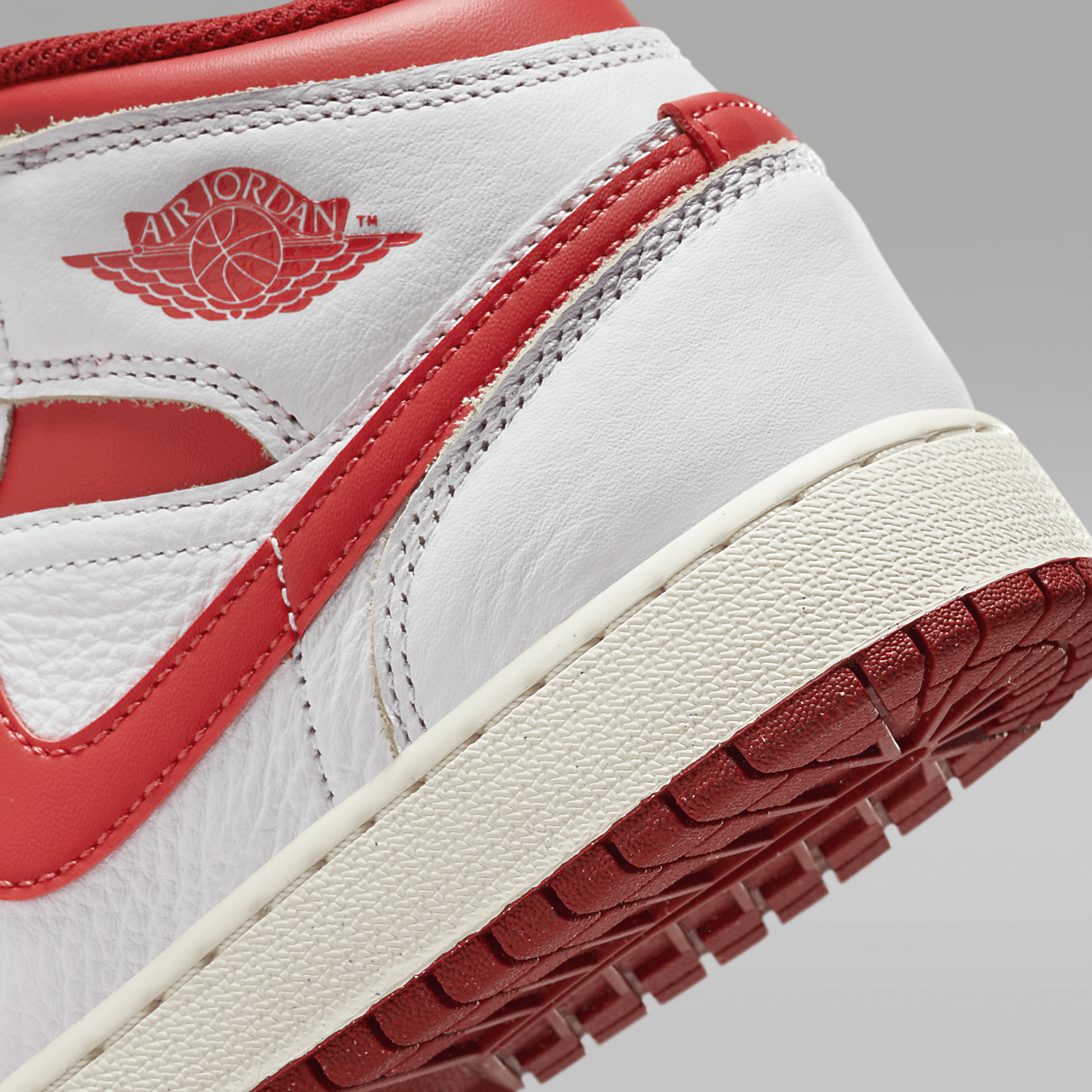 Nike Air Jordan 1 Mid sneaker Wit/Dune Red/Sail/Lobster
