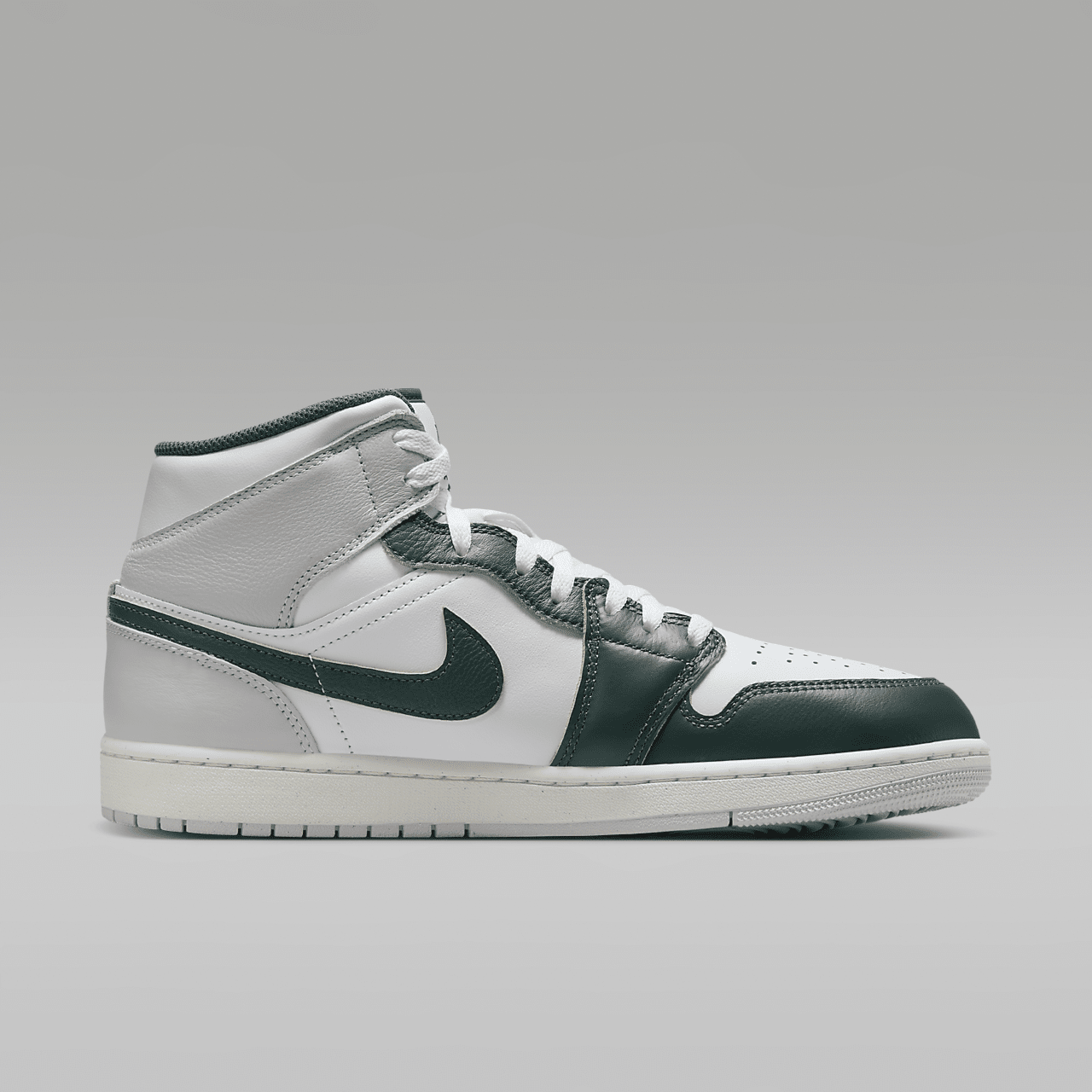 Nike Air Jordan 1 Mid sneaker Wit/Sail/Neutral Grey/Oxidized Green