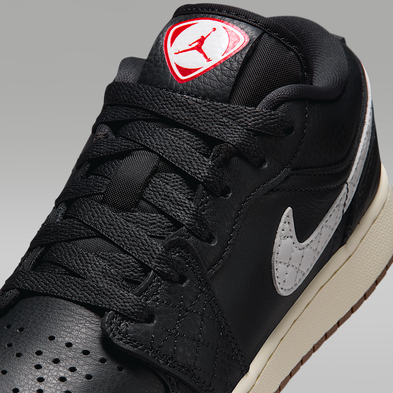 Nike Air Jordan sneaker Off Noir/University Red/Game Royal/Sail