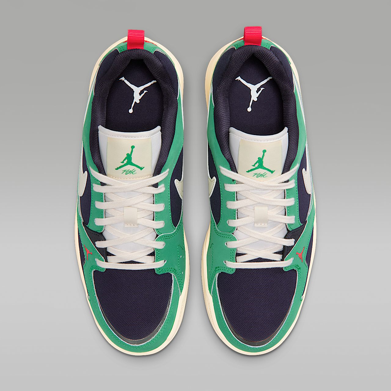 Nike  sneaker Obsidian/Lucky Green/Chile Red/Pale Ivory