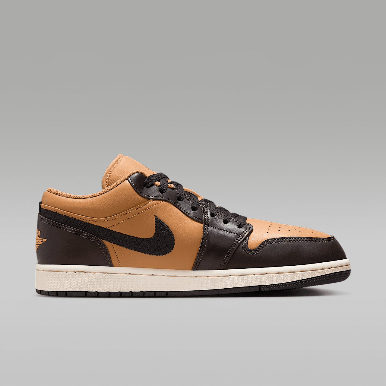 Nike Air Jordan 1 Low sneaker Flax/Baroque Brown/Vintage Coral/Zwart