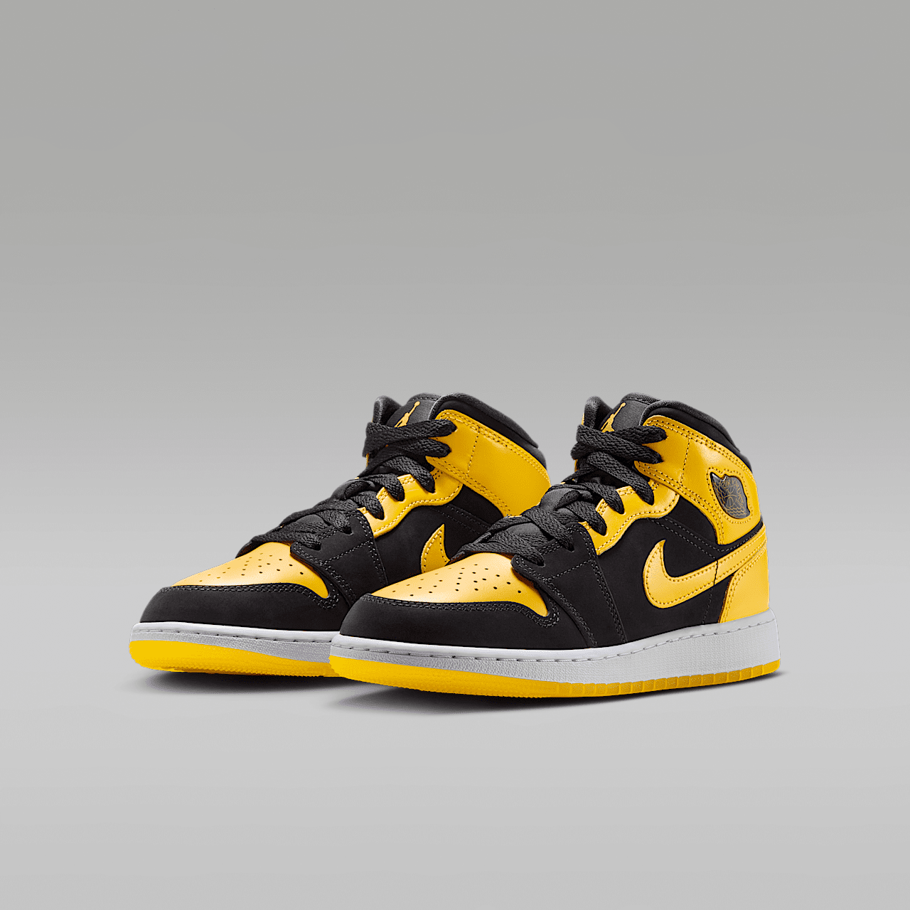 Nike Air Jordan sneaker Zwart/Wit/Varsity Maize