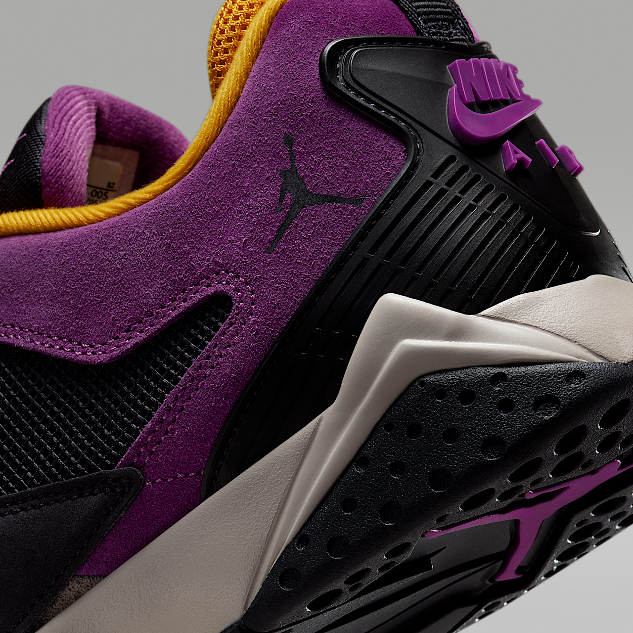 Nike Air Jordan sneaker Oil Grey/Cave Stone/Dark Sulfur/Viotech