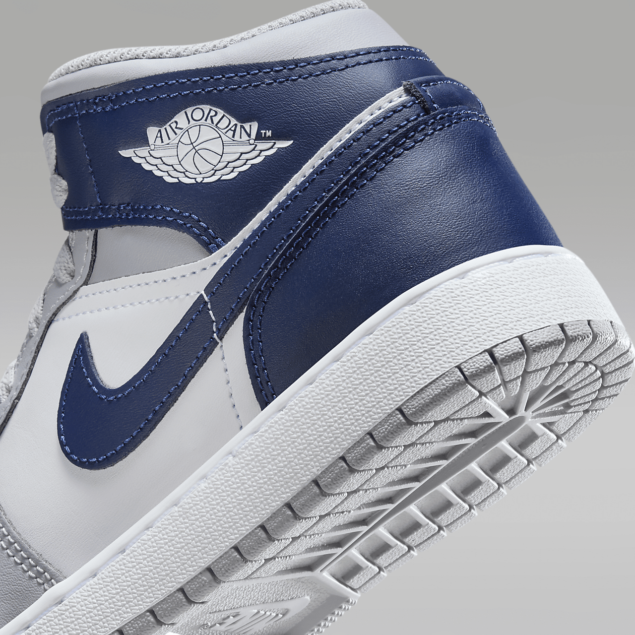 Nike Air Jordan 1 Mid sneaker Wit/Wolf Grey/Midnight Navy