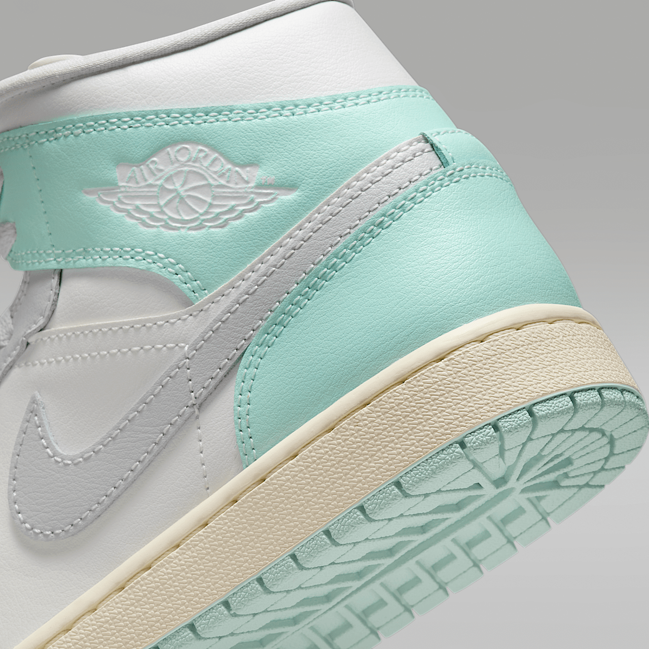 Nike Air Jordan 1 Mid sneaker Sail/Igloo/Coconut Milk/Neutral Grey
