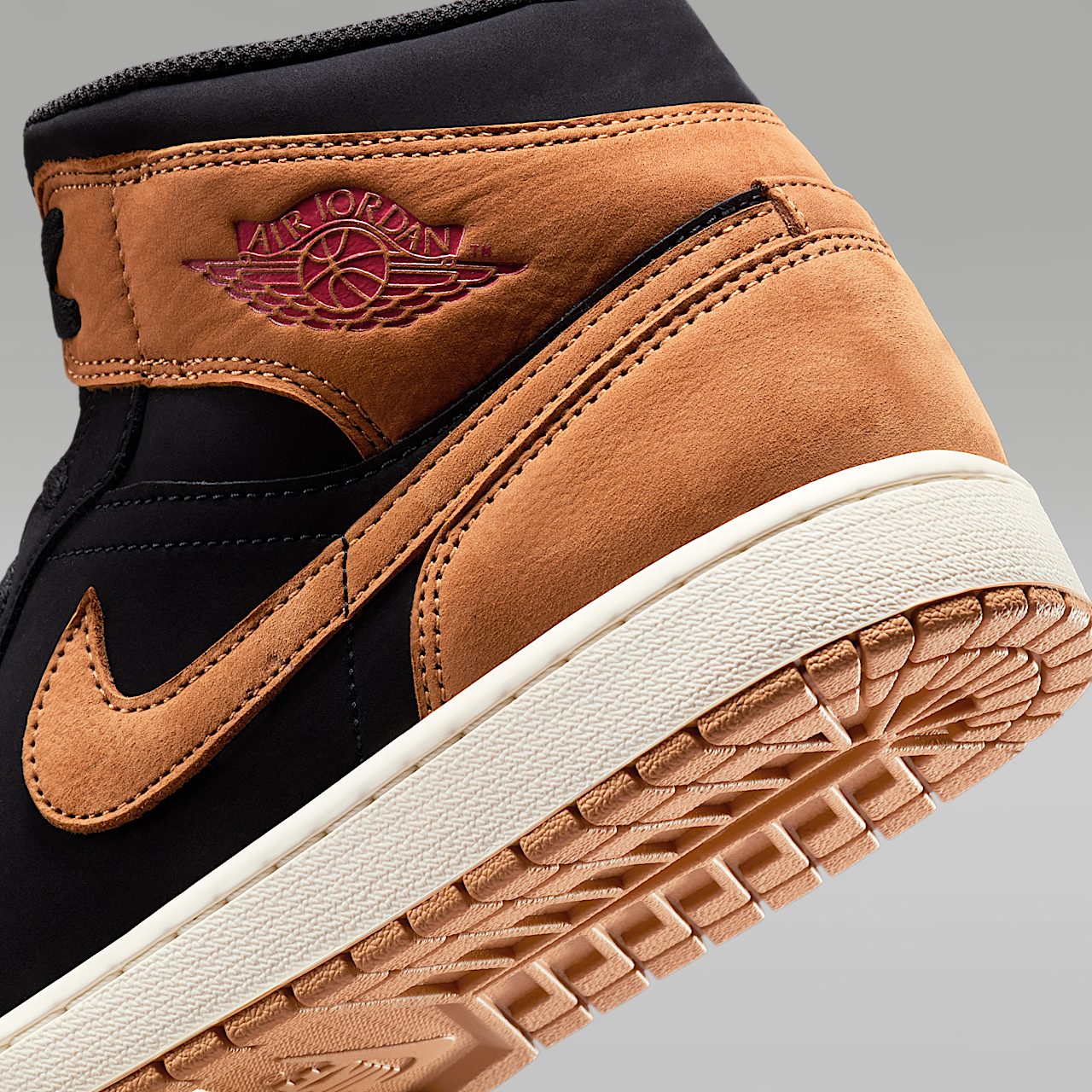 Nike Air Jordan sneaker Zwart/Varsity Red/Sail/Flax