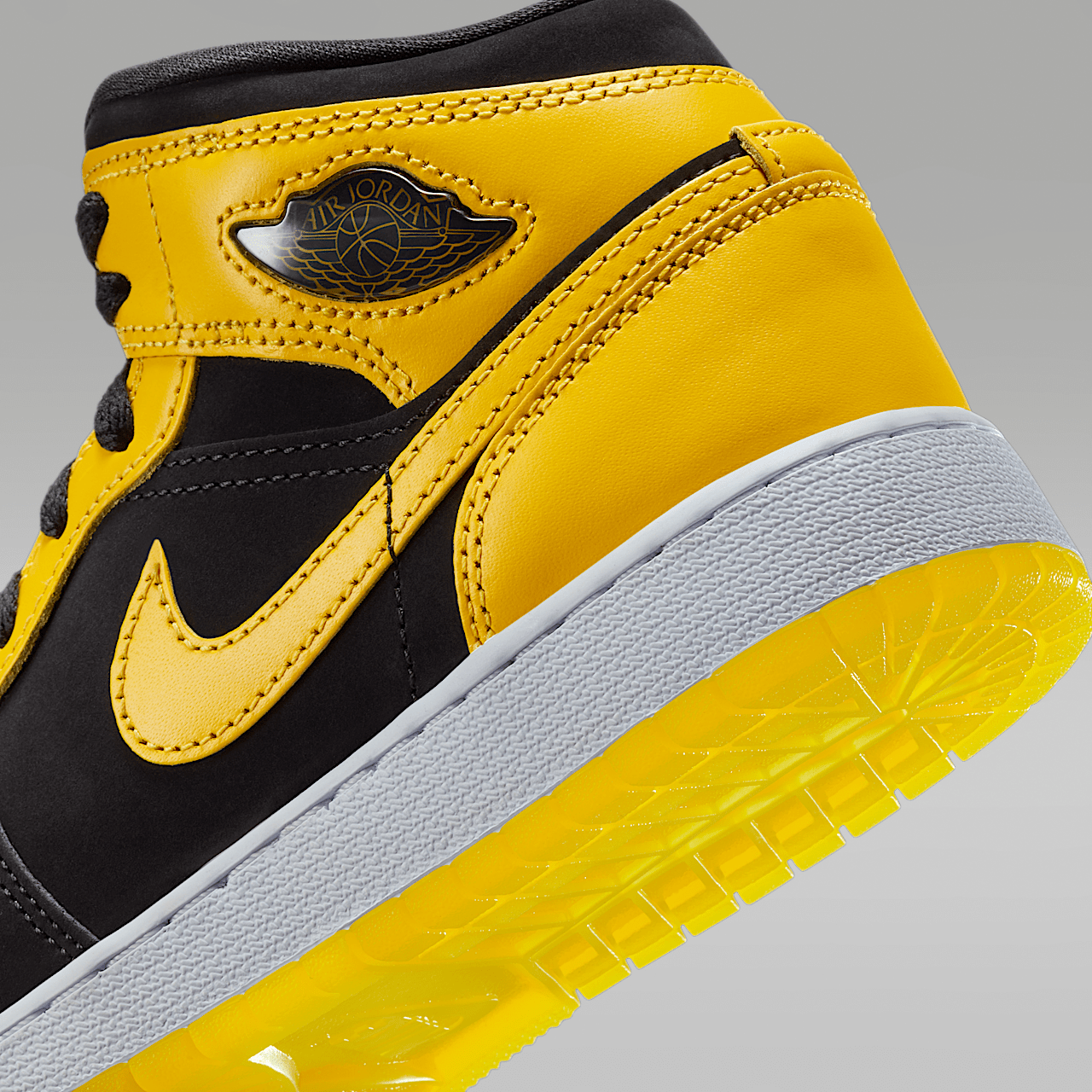 Nike Air Jordan sneaker Zwart/Wit/Varsity Maize