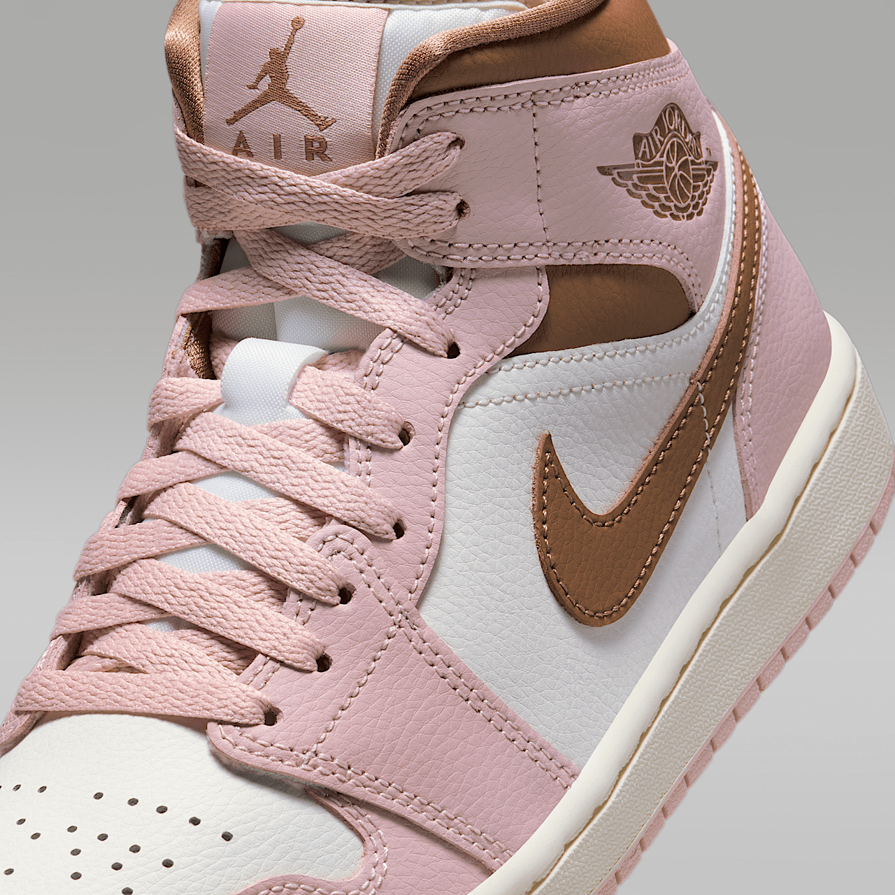 Nike Air Jordan 1 Mid sneaker Pink Oxford/Sail/Archaeo Brown