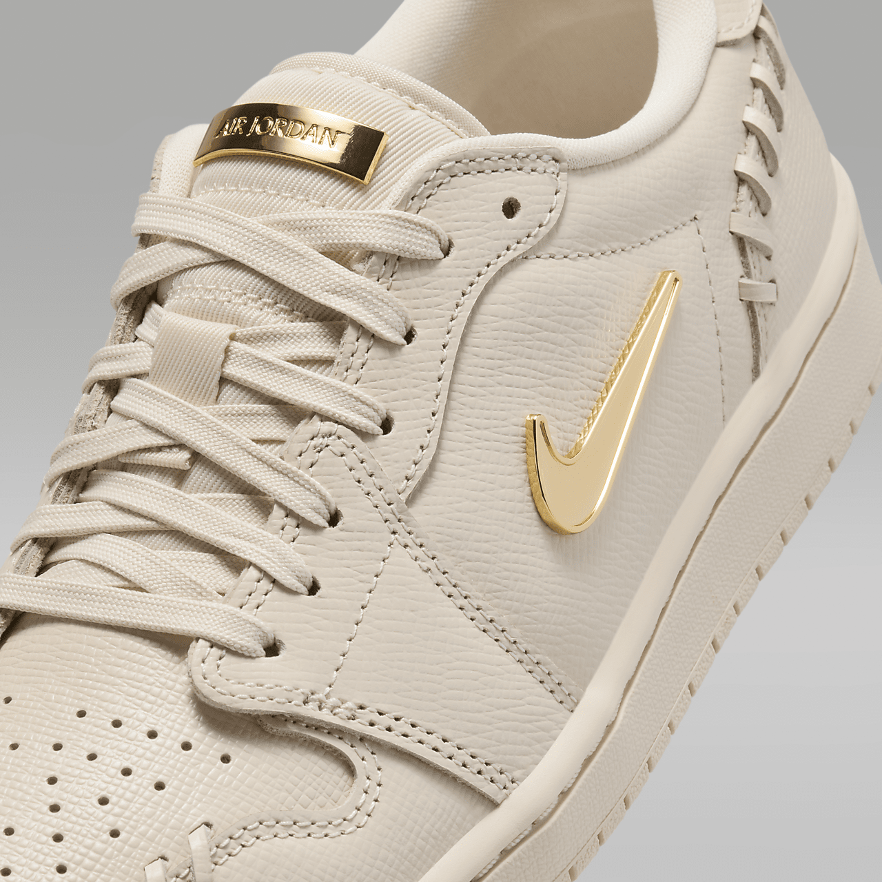 Nike Air Jordan 1 Low sneaker Legend Light Brown/Metallic Gold