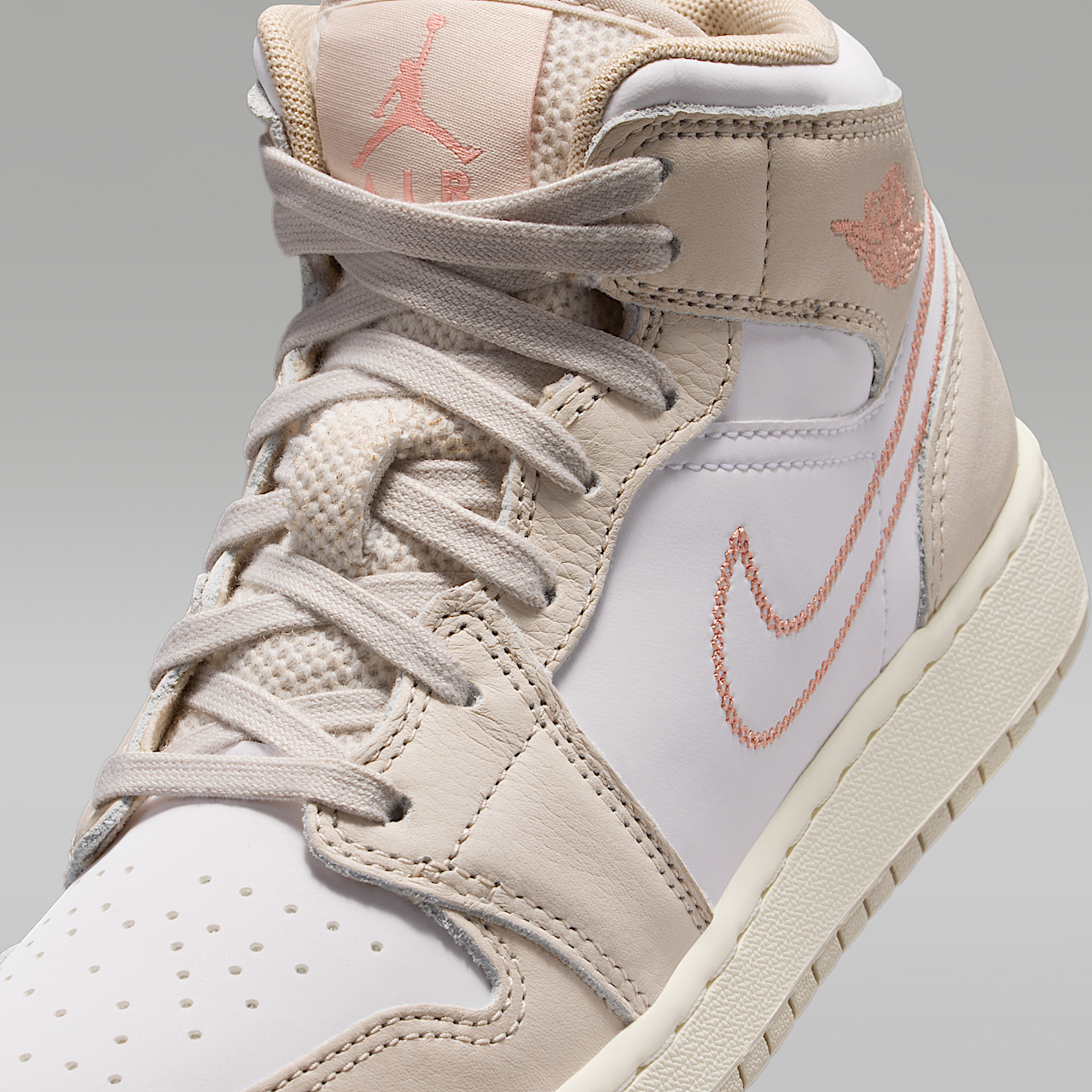 Nike Air Jordan sneaker Sanddrift/Wit/Light Orewood Brown/Light Madder Root