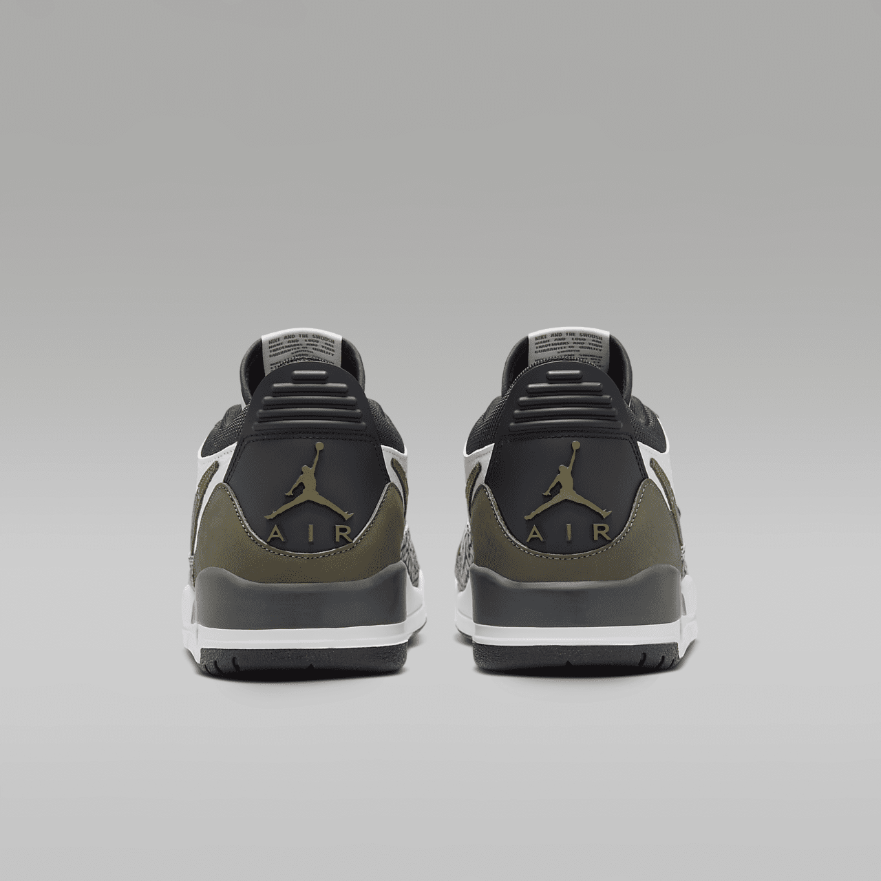 Nike Air Jordan Legacy sneaker Sail/Zwart/Wolf Grey/Medium Olive